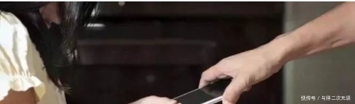 虚拟游戏|“妈妈，我玩一会手机”，这位母亲的做法，让孩子主动远离手机