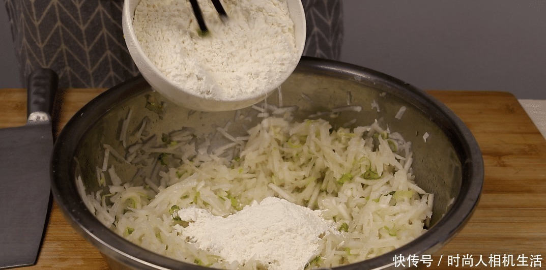 大厨|炸萝卜丸子,用淀粉大错特错,大厨教你正确做法,焦香酥脆吃不够