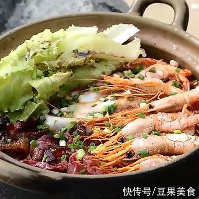 北极虾|#一口新年味，全家享佳味#加拿大北极虾腊味煲仔饭，香味四溢