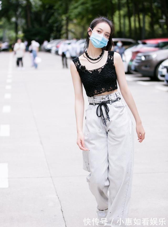 把“老爹裤”穿出淑女感的女生,一般有这几个搭配诀窍,真实用