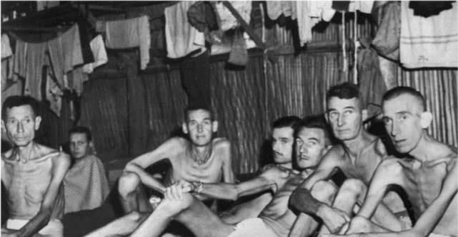 报纸|这张二战幸存战俘的照片,为何那么著名?报纸放大你就懂了