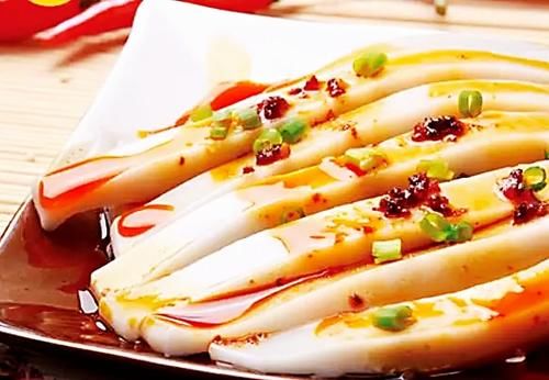  40岁大姐摆摊卖“特色小吃”，5元一碗，一天卖出300多碗！