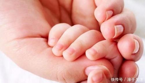 孩子|助产大夫被新生儿“碰瓷”,网友调侃这么记仇,长大后不好惹