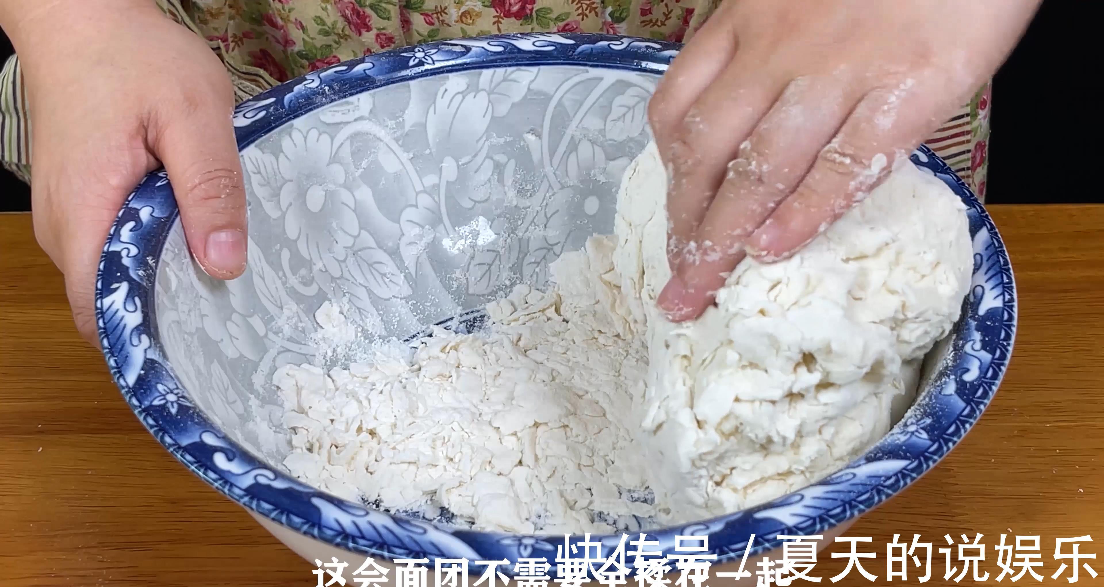 烙饼|早餐店的葱油饼为什么好吃？原来做法简单，学会就可以摆摊了