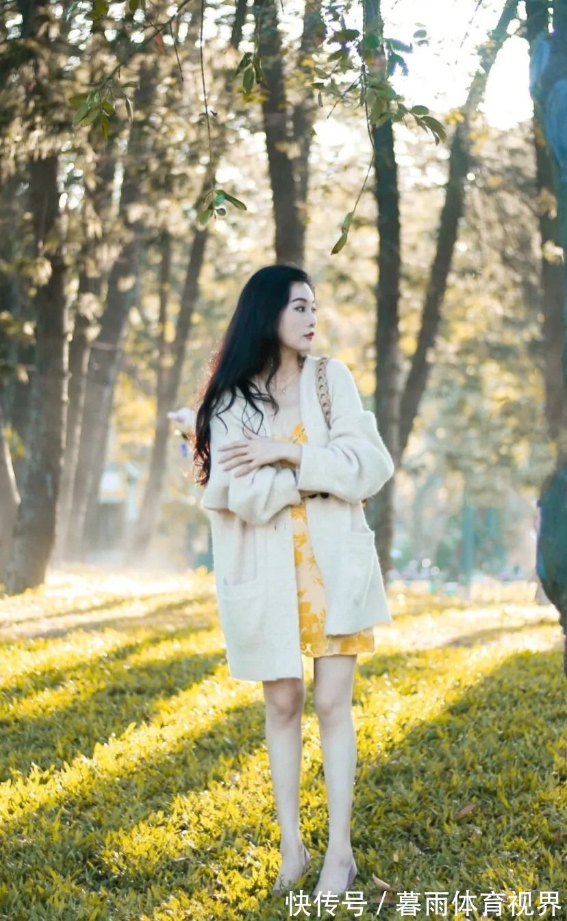 吊带 真丝吊带小裙子,大大的开衫,紫色高跟鞋,有漫不经心,慵懒风情