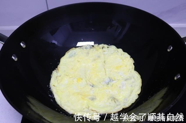 蟹味菇|天冷后，我家就爱吃这菜，热气腾腾端上桌，吃完全身暖和和的
