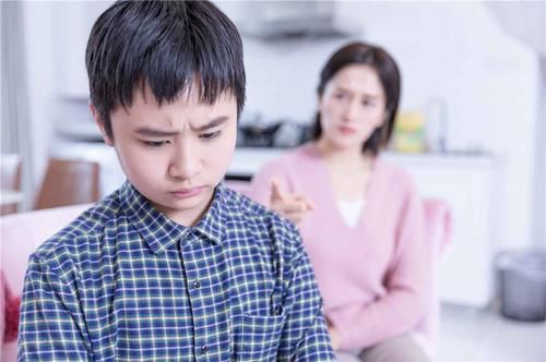 低水平的父母才和孩子讲道理,高手都是这样搞定孩子,不服不行