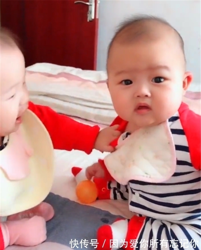 哥哥|哥哥你就比我大三分钟,至于欺负,网友:可爱的双胞胎