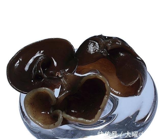 黑木耳|这5种食物虽然长得丑，女人每天吃一点，排出毒素更显年轻态