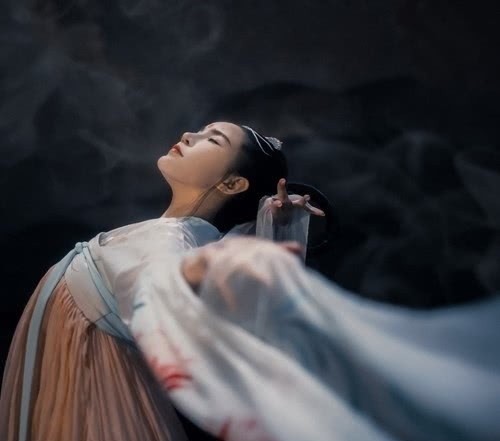 机智|才女屡被召见却不去,皇帝龙颜大怒,她机智写下一诗,被宠成贵妃