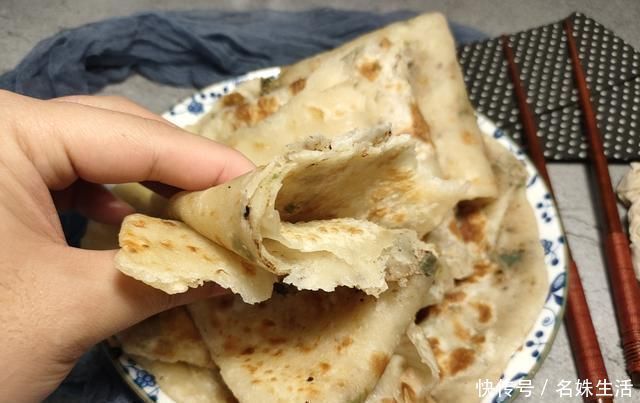 奶奶用了一辈子的烙饼做法,外焦里软,凉了不硬,比饭店卖的好吃