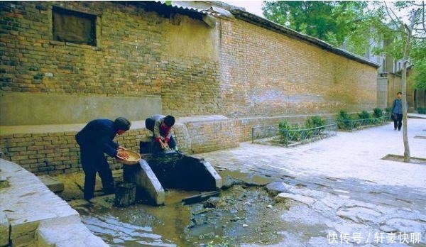 冰棍|老照片：记忆中的80年代，路边的小吃摊很干净，冰棍很便宜
