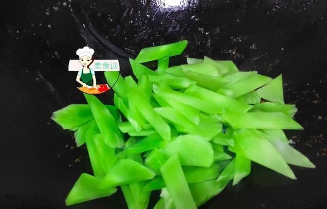 简单|这两样食材一起炒,真不错,鲜香脆嫩,简单又营养,难怪儿子爱吃