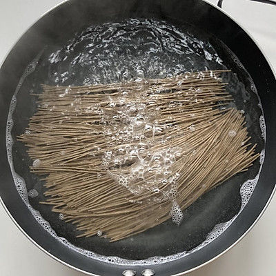 生食鸡蛋|鸡胸肉末荞麦面