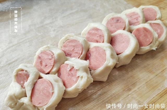 孩子最近迷上这早餐,比披萨汉堡好吃,几分钟就做好,总也吃不腻!