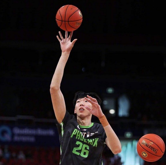 凤凰队|周琦墨尔本打球陷入困境,却拒绝NBA6支球队邀请,想重回CBA?