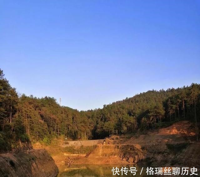 邻水中城寨城墙，至今已有几百年历史，极富文旅开发价值