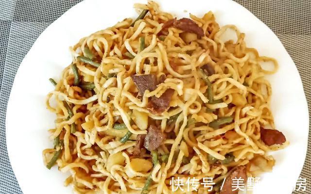 面条|白菜别再炒着吃了，这样简单一做，比吃肉还香，上桌瞬间就扫光