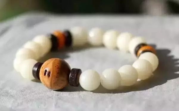 串珠|手串怎么戴才不土气?教你一秒变型男!