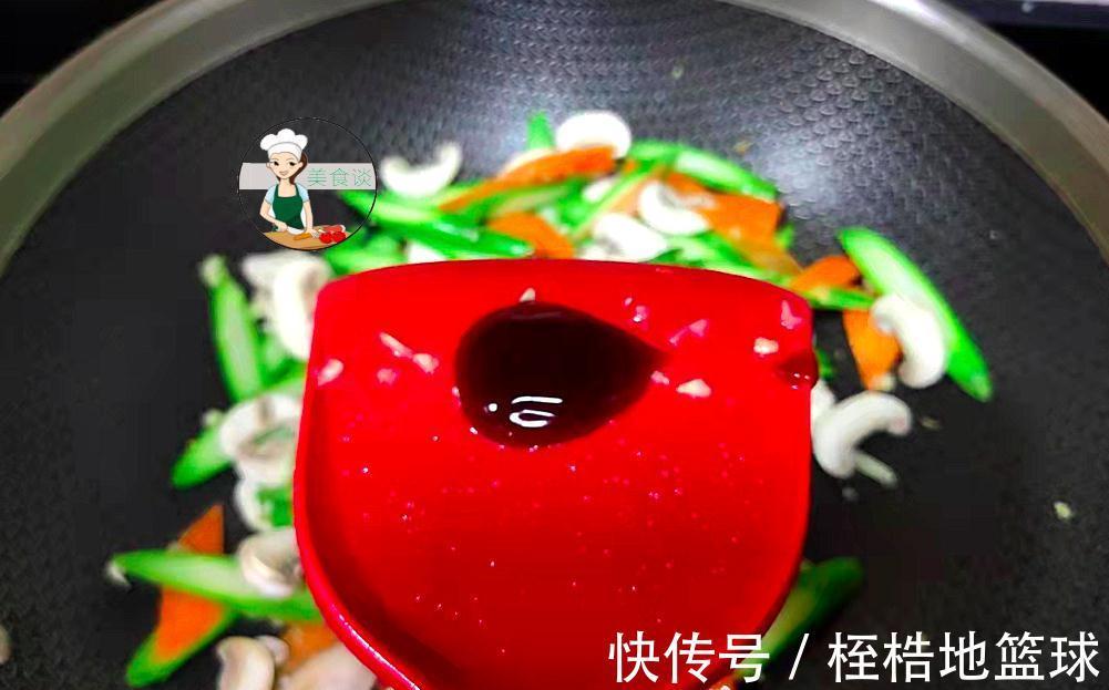 焯水|秋天，此三样素菜一起炒，鲜美极了，不放肉炒也香，秋天吃特养人