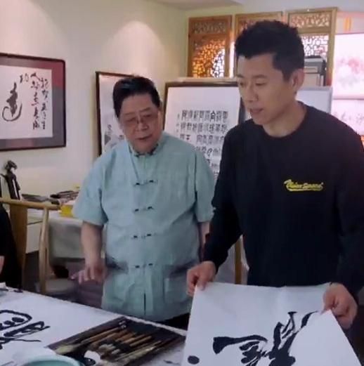 龙字$夏雨书法写龙字,专业书法家只给打60分,网友却给他打98分