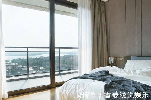 客厅|买房选阳台在客厅还是卧室好?很多人选错了至今后悔不已