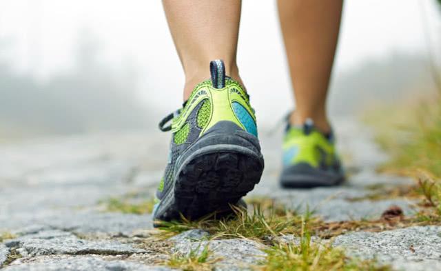 走路锻炼|走路锻炼好处多，但有4个“坑”别踩，以免自讨苦吃