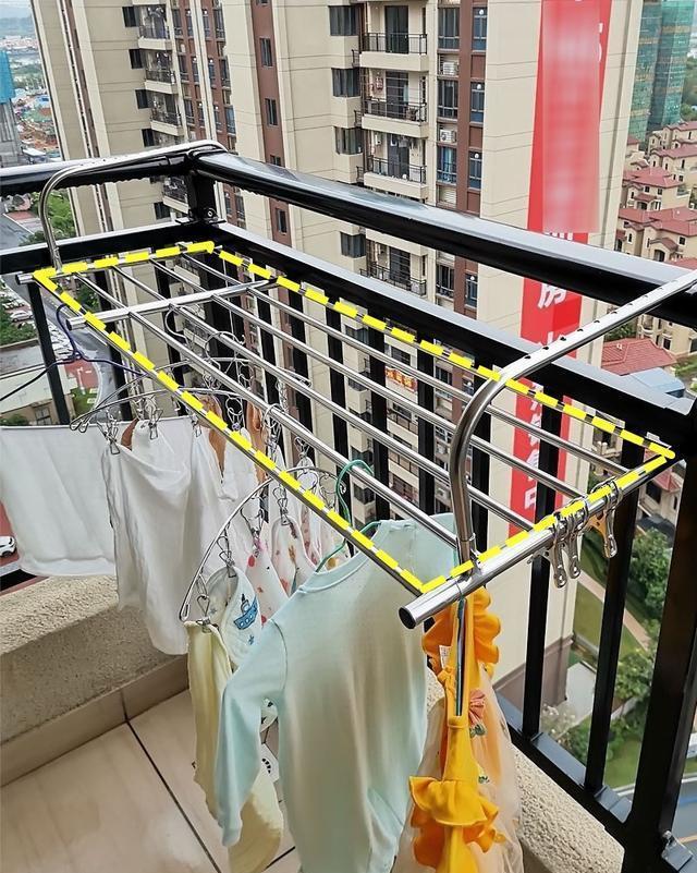 晾衣|阳台一根晾衣杆不够用，护栏一掰又有晾衣区，不用升降就图方便