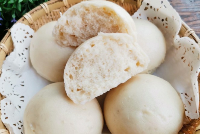 蒸馒头和包子，切记要“三次醒发”，不然出锅后死皮、塌陷还难吃