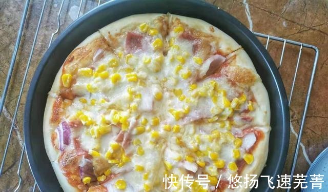 芝士|我的懒人披萨比外卖好吃，不要揉面机，分享手揉披萨饼的详细配方！