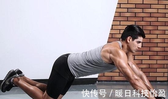 训练|健腹轮作为经典的腹部训练工具,坚持练习能否练出腹肌?