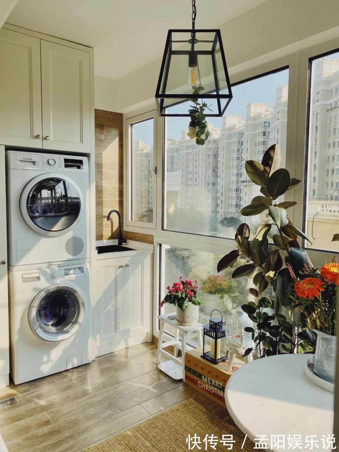 阳台|别在阳台装推拉门了,占地还不耐用!这样装立马让你家多出10平米