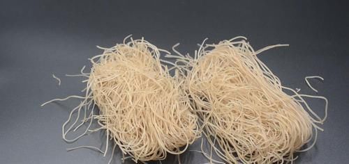  泡发粉条时，水里加点它，3分钟快速泡发还嫩滑有嚼劲，太方便了