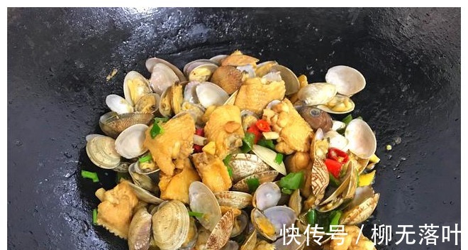 鸡翅|入秋后，这小海鲜最肥美，教你特色做法，鲜嫩入味，下酒又下饭！