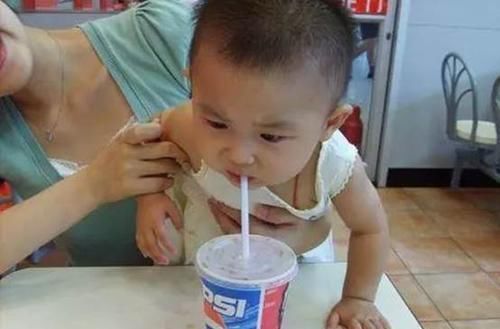 儿科医生|儿科医生我从不给孩子买这3种饮料,长不高不说,还会腐蚀骨头