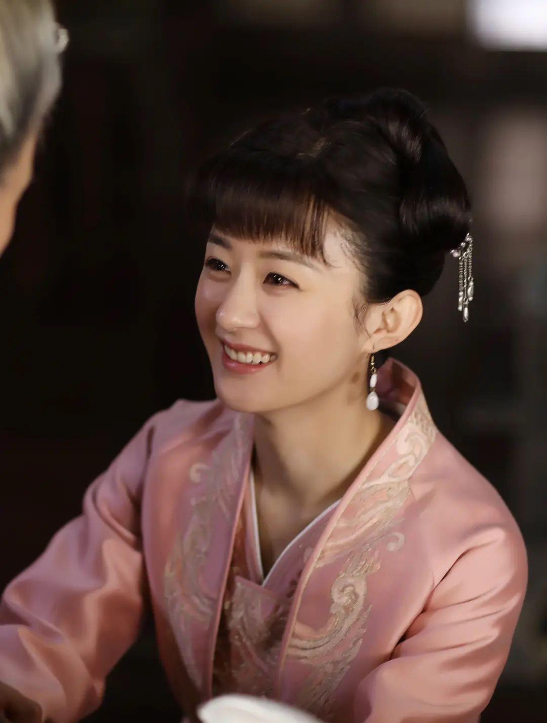 楊冪|八零九零:吳倩顏值下滑引熱議,少女感不再,狀態(tài)與角色脫節(jié)明顯