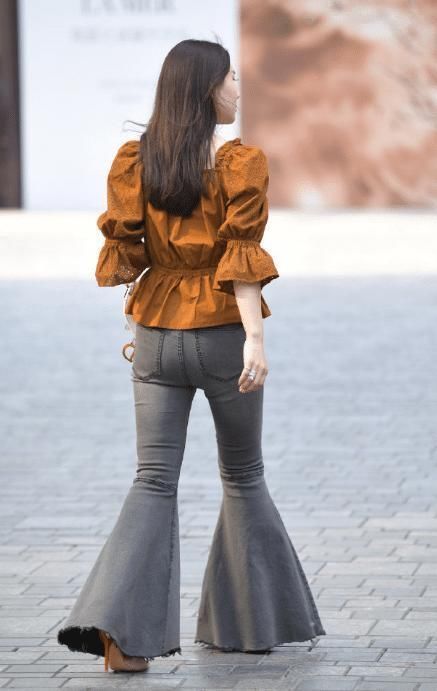 喇叭裤只有少妇穿,我看未必,谁说她是少妇