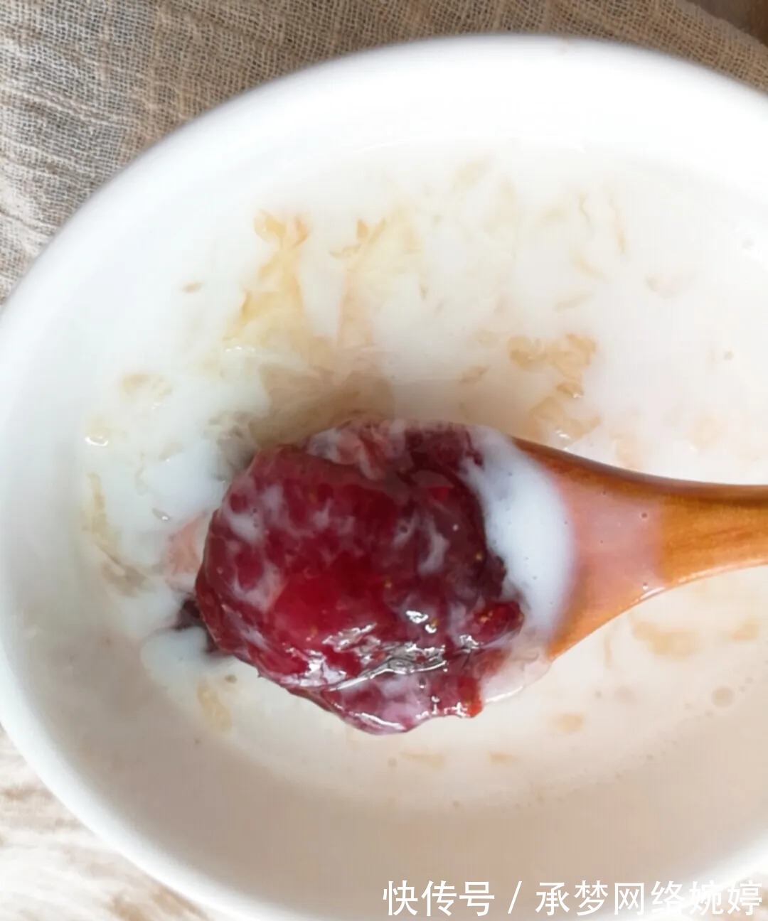 银耳|上海一女子，坚持每天吃银耳养颜，连吃几天后，皮肤怎么样了？