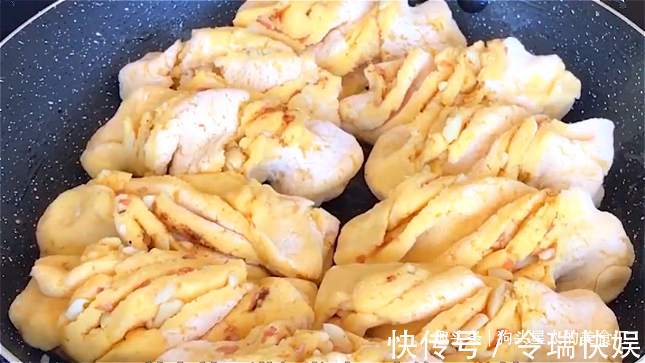 玉米面最好吃的做法，看着都流口水，暄软细腻，越嚼越香