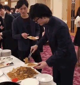 |搞笑GIF:这么魔性的表情,玩了一天根本停不下来