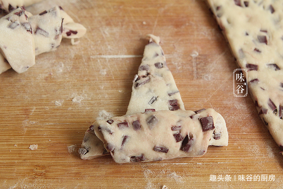 蒸馒头时加紫薯,好吃不腻,营养又低脂,隔三差五吃,肠胃更健康