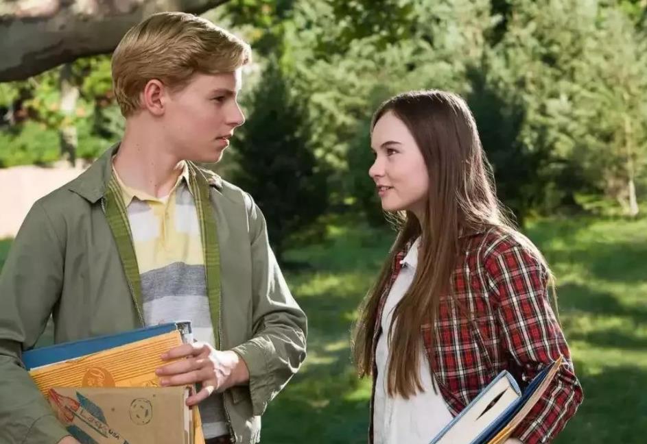 小女孩|14岁女孩的“爱情观”作文走红,连老师都点赞,网友:我不配恋爱