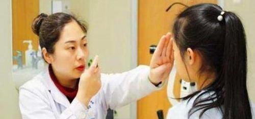 眼睛|7岁男孩将502误滴眼中,父亲这一举动救了孩子,医生书没少看