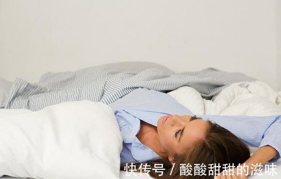 麻木感|半夜睡醒有4个反常,可能是糖尿病找上门了,不得轻视