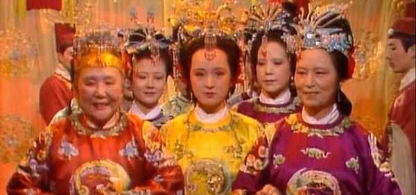 史家还有一位举足轻重的人物,是史侯开府以后的嫡女史太君。