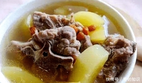 切块准备|秋季砂锅水果排骨汤,清甜爽口营养滋润,又好喝的汤水!