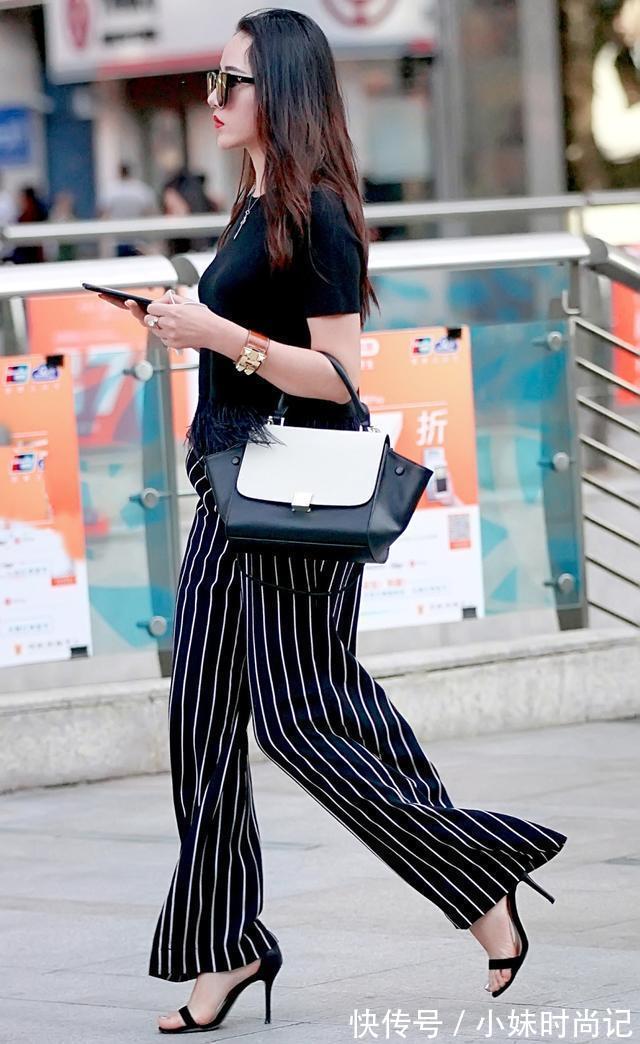 街拍 街拍路人,简朴大气不分年龄的穿搭参考,让你更具亲和力