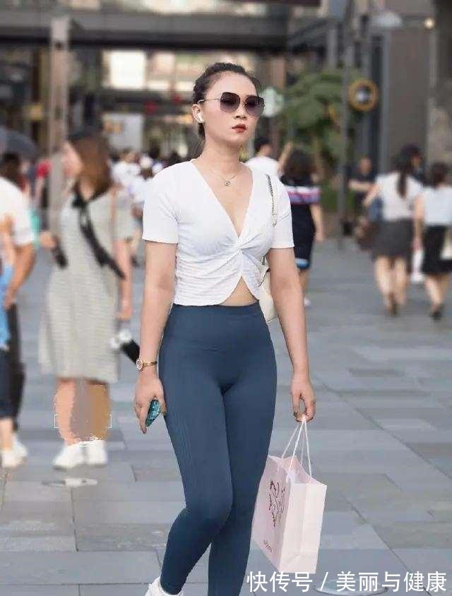 宽松松 打底裤的打扮优雅又有少女感,稳重不踩雷,秒变妙龄少女!