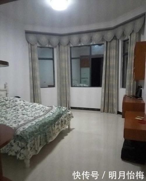 盖房|公婆花百万回农村盖房,全村都轰动了,抢着来参观,旋转楼梯太赞