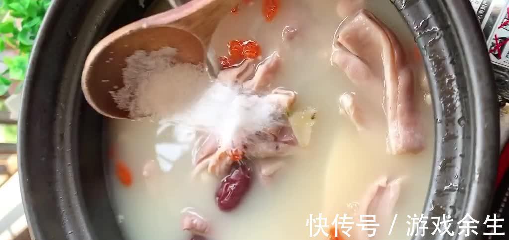 猪肚汤正确的做法,选择合适的药材很重要,汤鲜味美营养滋补